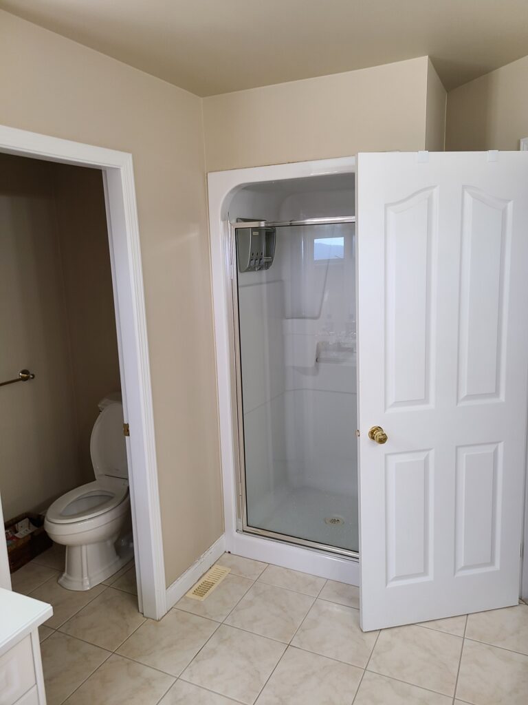 outdated ensuite shower before West Vancouver renovation